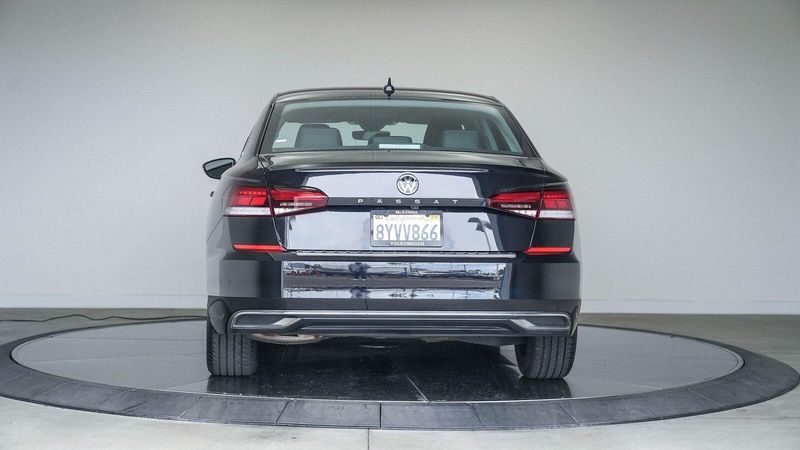 2022 Volkswagen Passat 2.0T SEImage 3