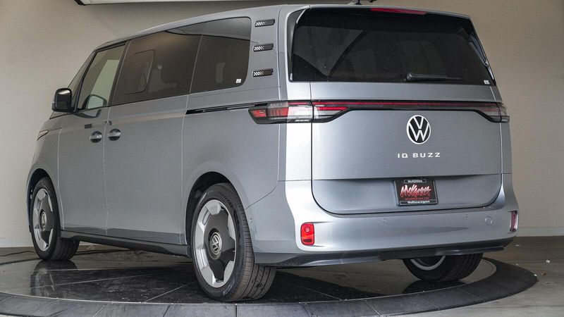 New 2025 Volkswagen ID. Buzz Image 2
