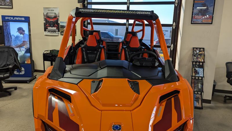 2025 Polaris RZR PRO R 4 FACTORYARMORED EDITION ORANGE BURST AND MATTE MARMALADE ORANGE Image 6