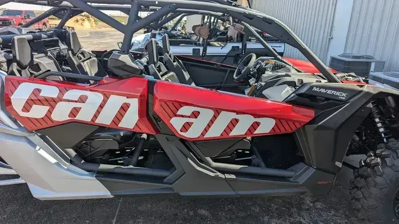 2025 Can-Am MAVERICK MAX DS 64 TURBO FIERY RED AND HYPER SILVERImage 5