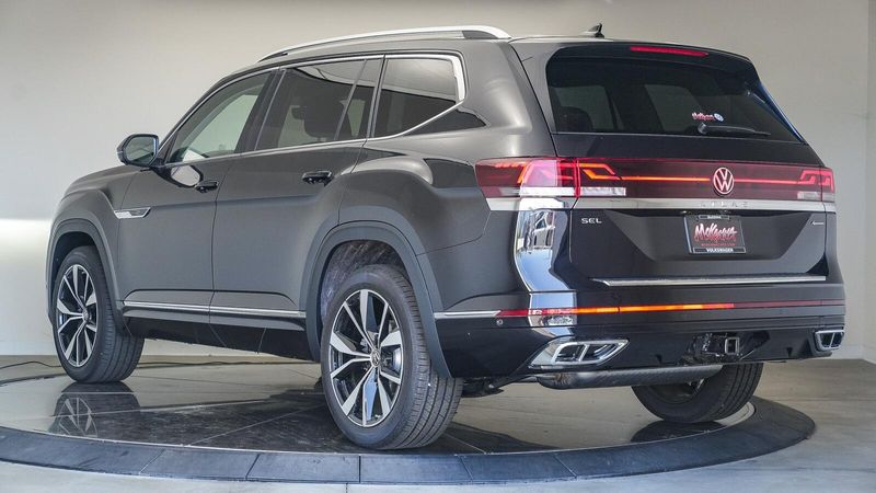 New 2025 Volkswagen Atlas 2.0T SEL Premium R-LineImage 2