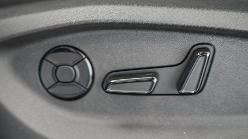 New 2025 Volkswagen Tiguan 2.0T SEImage 22