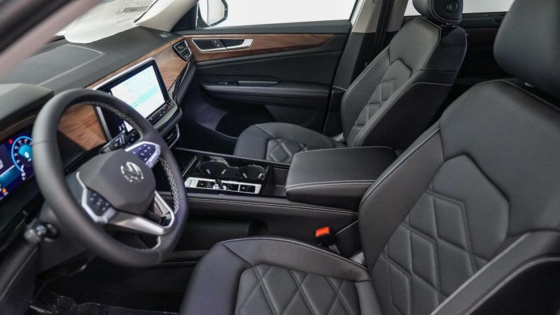 New 2025 Volkswagen Atlas 2.0T SE w/TechnologyImage 19