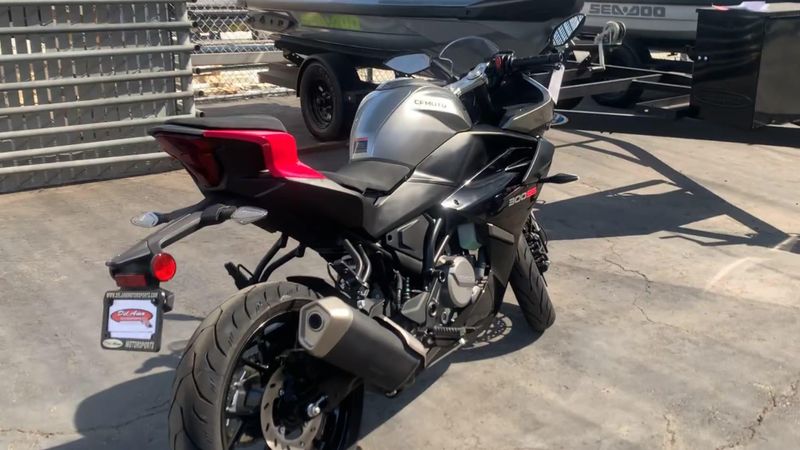 New 2025 CFMOTO 300SS Image 8
