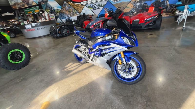 Used 2016 Yamaha YZF-R6 Image 2