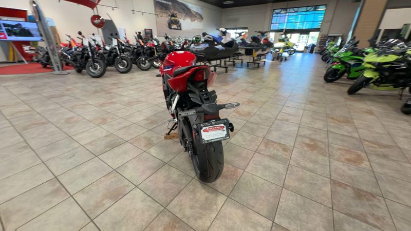 New 2026 Honda CBR650R E-CLUTCH Image 8