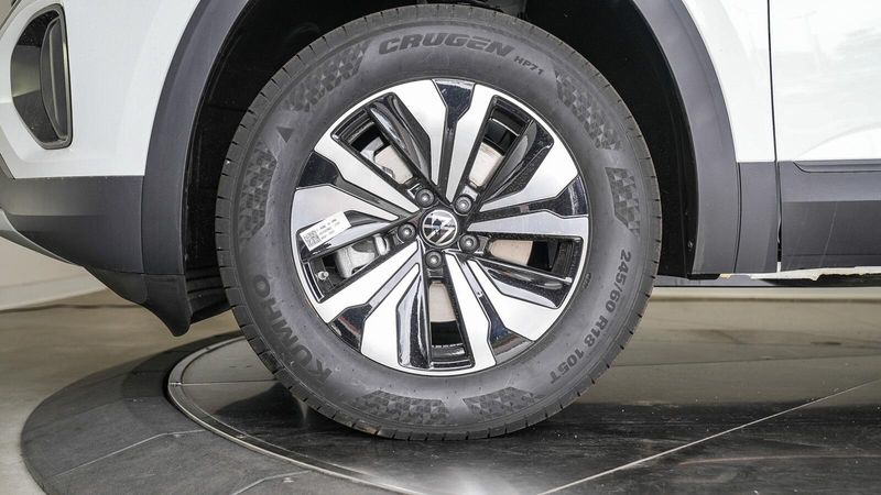 2025 Volkswagen Atlas Cross Sport 2.0T SEImage 10