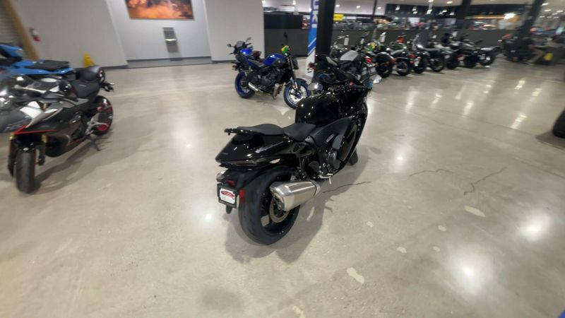 New 2027 Suzuki Hayabusa Image 3