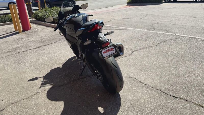 New 2026 Kawasaki NINJA ZX-10R Image 3