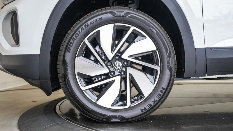New 2025 Volkswagen Atlas 2.0T SE w/TechnologyImage 10