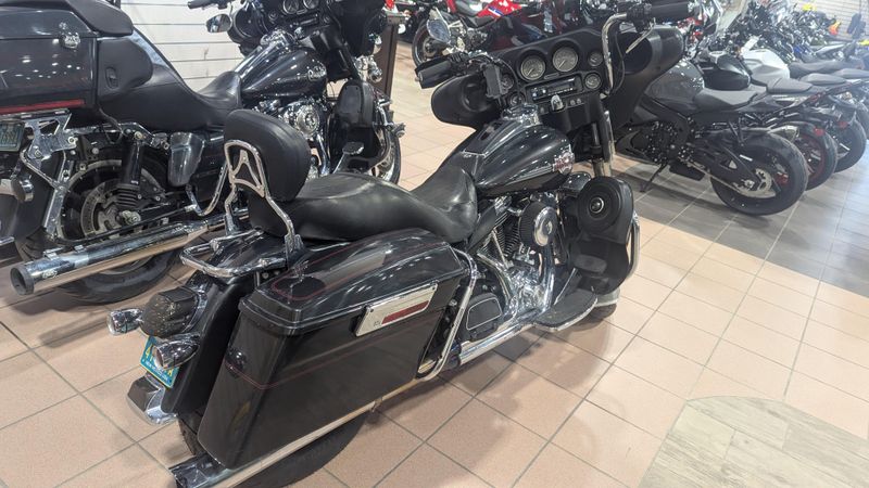 2007 HARLEY ELECTRA GLIDE ULTRA CLASSIC in a BLACK exterior color. Family PowerSports (877) 886-1997 familypowersports.com 