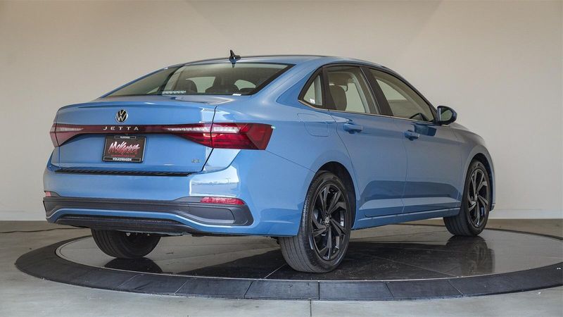 New 2025 Volkswagen Jetta 1.5T SEImage 4