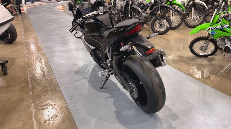 New 2026 Kawasaki NINJA ZX-10R Image 2