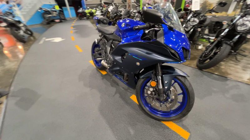 Used 2023 Yamaha YZF-R7 Image 2