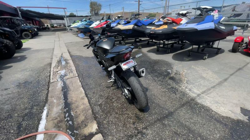 Used 2025 Yamaha YZF-R3 ABS Image 7