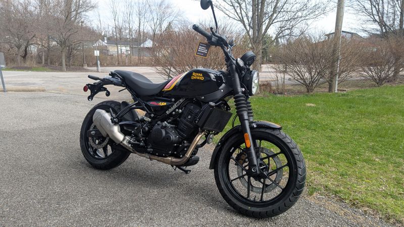 New 2026 Royal Enfield Guerrilla 450 Playa Black Image 3