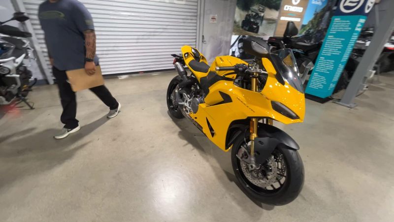 New 2026 Ducati PANIGALE V2 S Image 2