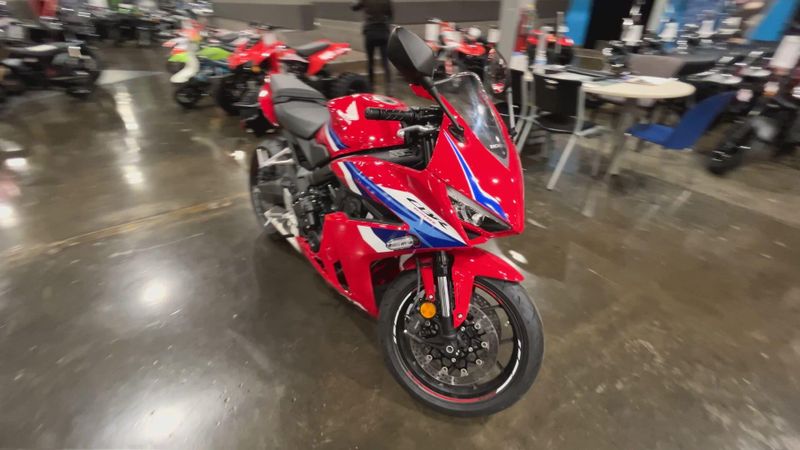 New 2026 Honda CBR650R E-CLUTCH Image 2