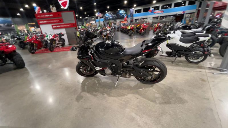 Used 2015 Yamaha YZF-R1 Image 6