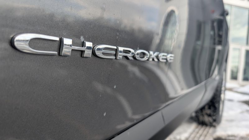 Used 2021 Jeep Cherokee Latitude PlusImage 10