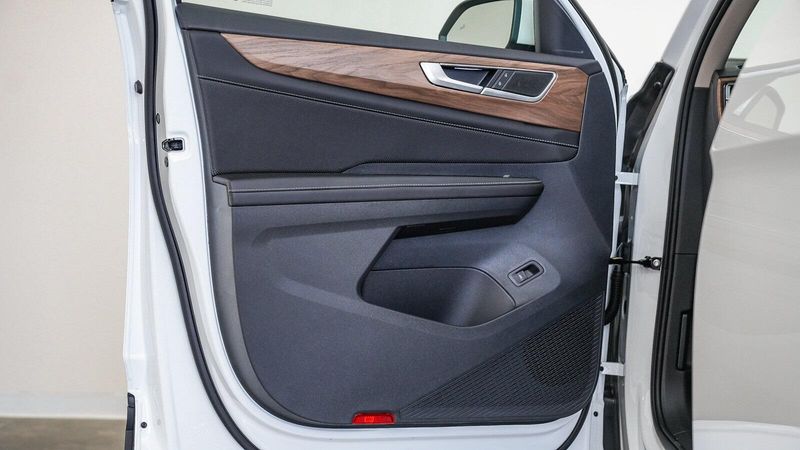 New 2025 Volkswagen Atlas 2.0T SE w/TechnologyImage 21