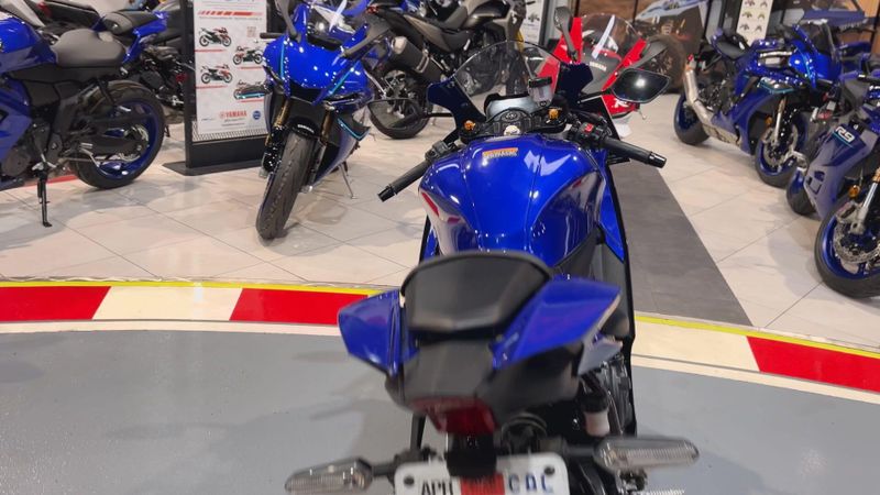 Used 2023 Yamaha YZF-R7 CA Image 2