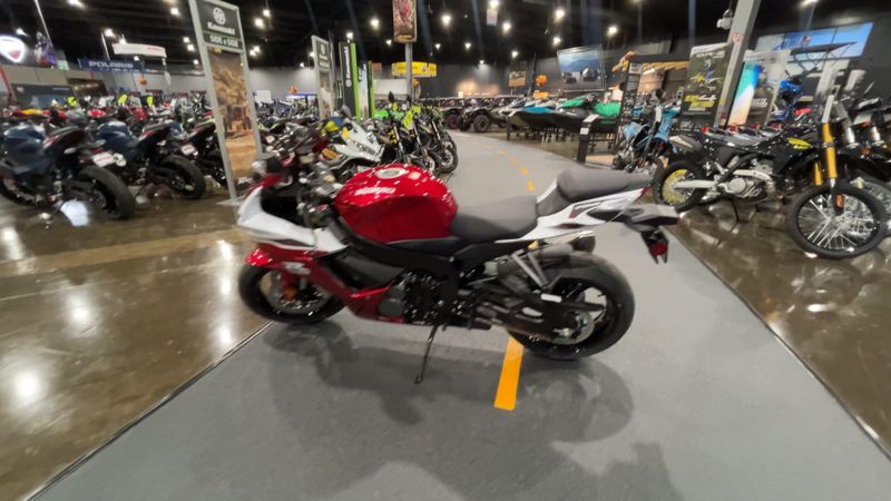 New 2027 Suzuki GSX-R750 Image 6