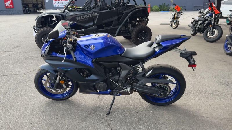 Used 2022 Yamaha YZF R7 Image 9