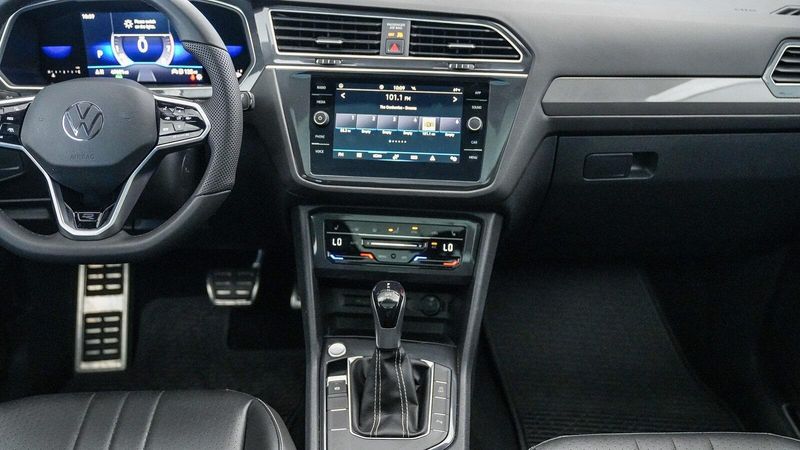 2023 Volkswagen Tiguan 2.0T SE R-Line BlackImage 13