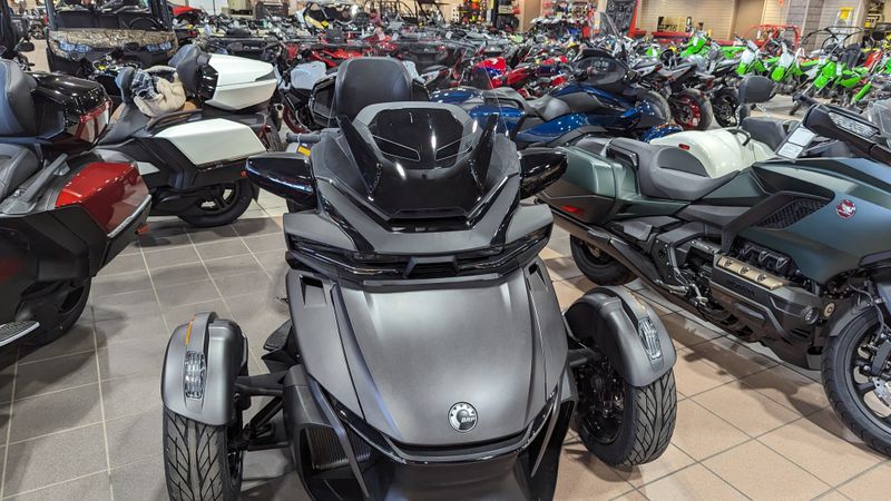2024 CAN-AM SPYDER RT LIMITED CARBON BLACKImage 13
