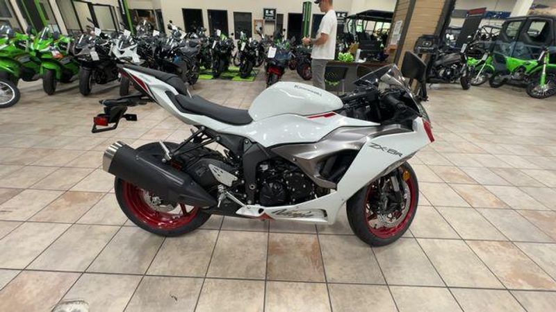 New 2025 Kawasaki NINJA ZX-6R ABS Image 5