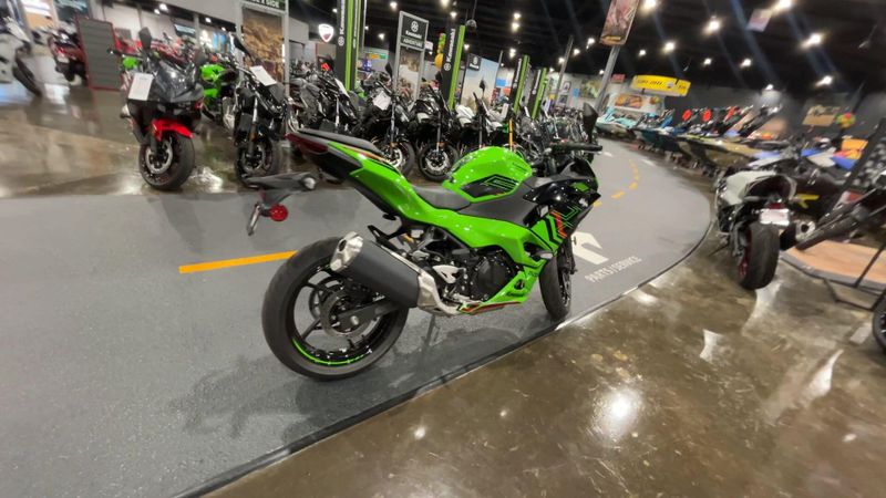 2024 Kawasaki NINJA 500 KRT EDITION SE ABS  in a LIME GREEN/EBONY exterior color. Del Amo Motorsports of Redondo Beach (424) 390-7811 delamomotorsports.com 
