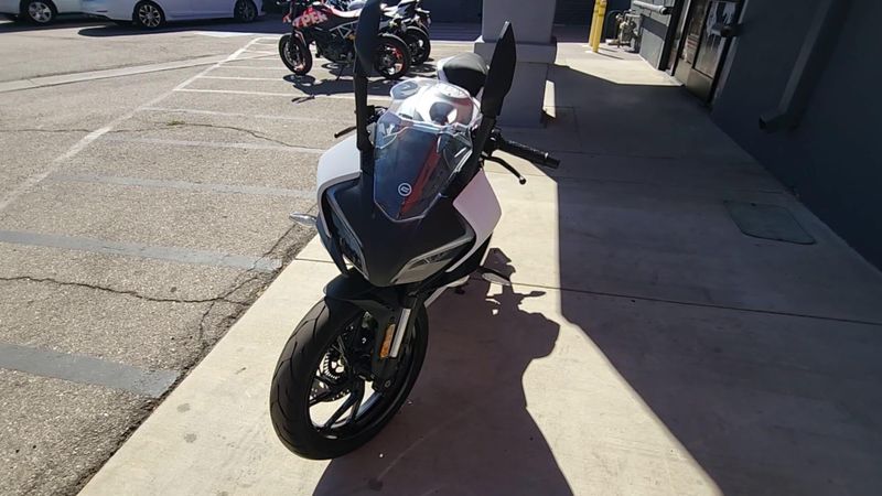 New 2025 CFMOTO 300SS Image 7