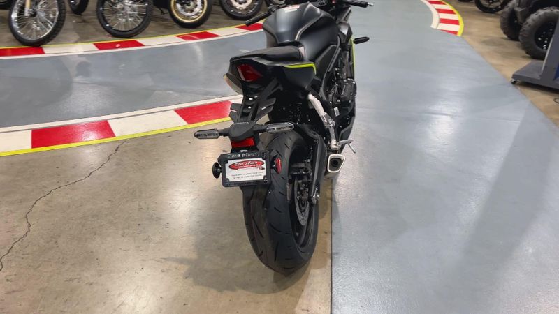 New 2026 Honda CBR650R E-CLUTCH Image 3