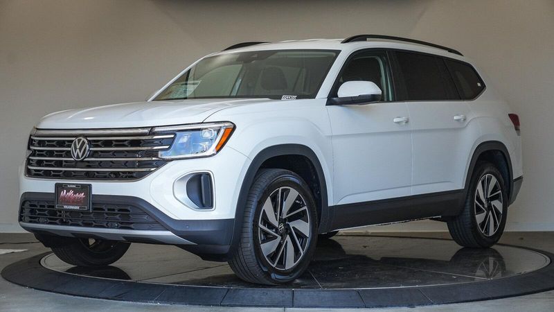 New 2025 Volkswagen Atlas 2.0T SE w/TechnologyImage 1