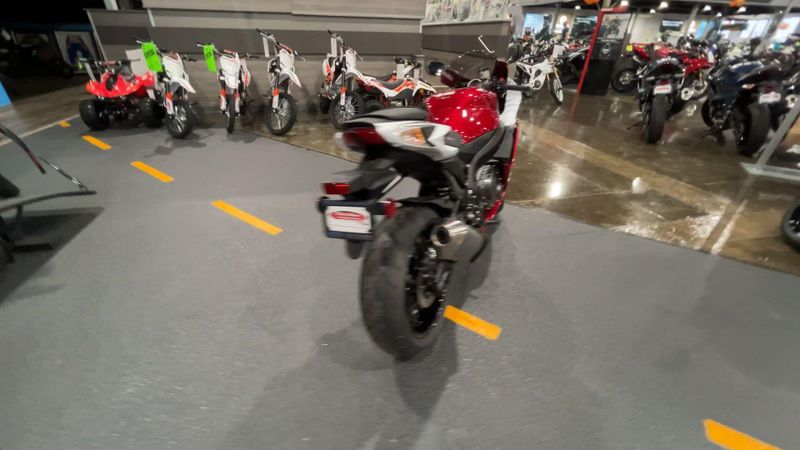 New 2027 Suzuki GSX-R750 Image 8