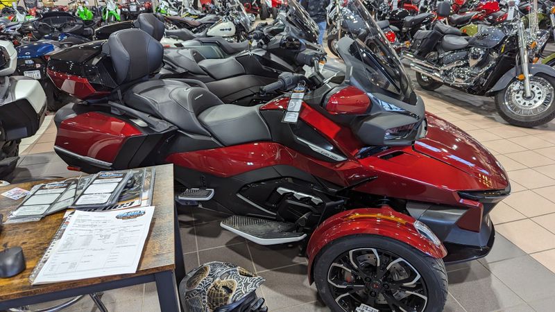 2024 CAN-AM SPYDER RT LIMITED DEEP MARSALA METALLIC WITH PLATINUMImage 3