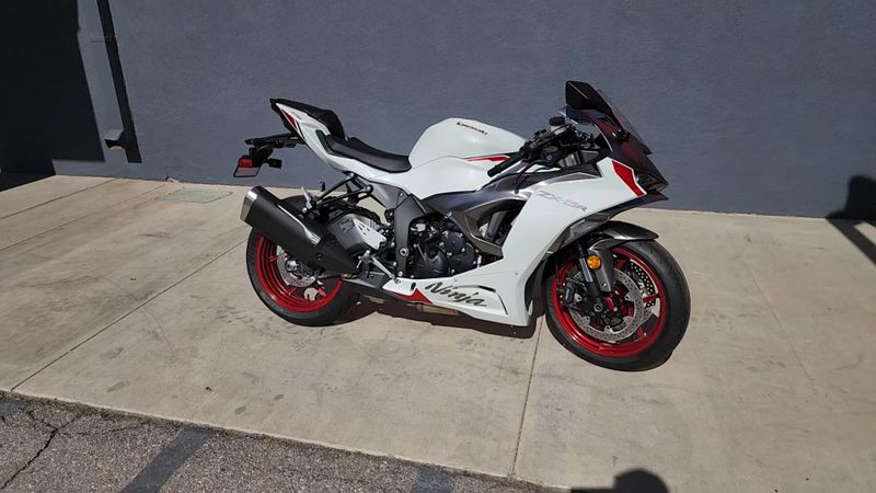 New 2025 Kawasaki NINJA ZX-6R Image 5