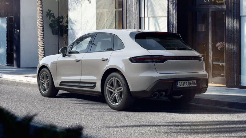 2025 Porsche Macan BaseImage 3