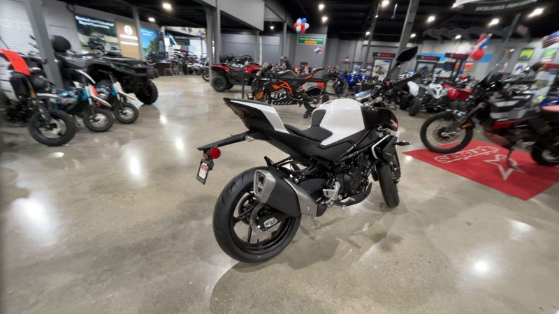 2025 CFMOTO 450NK Image 8