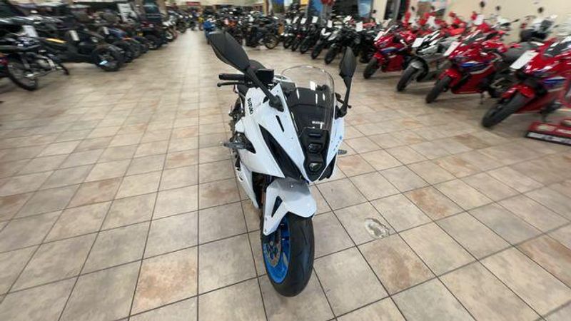 New 2026 Suzuki GSX-8R Image 7