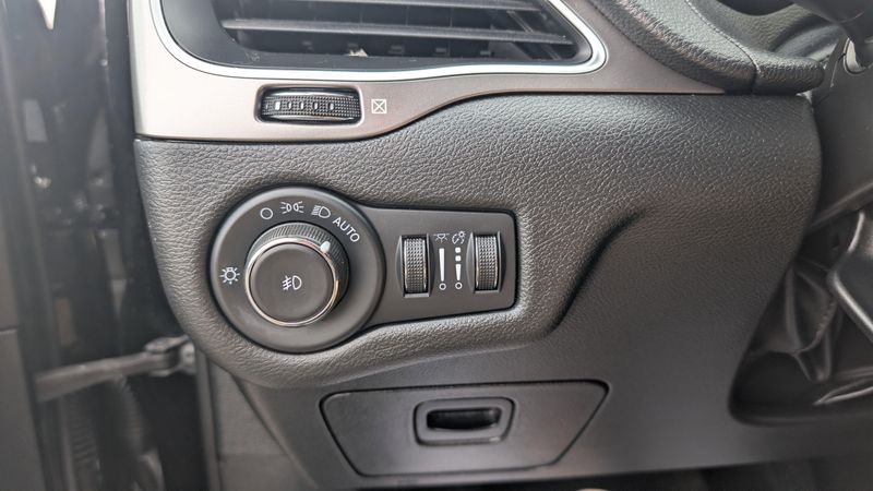 Used 2022 Jeep Cherokee Latitude LuxImage 25