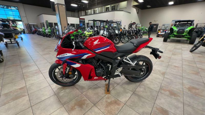 New 2026 Honda CBR650R E-CLUTCH Image 6