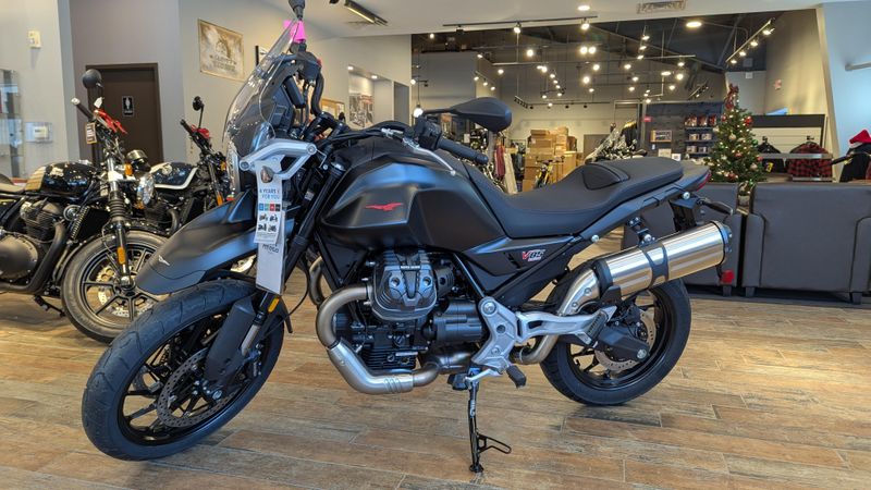 2025 Moto Guzzi V85 Strada Nero Isola Strada Nero IsolaImage 1