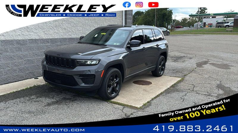 Used 2023 Jeep Grand Cherokee AltitudeImage 1