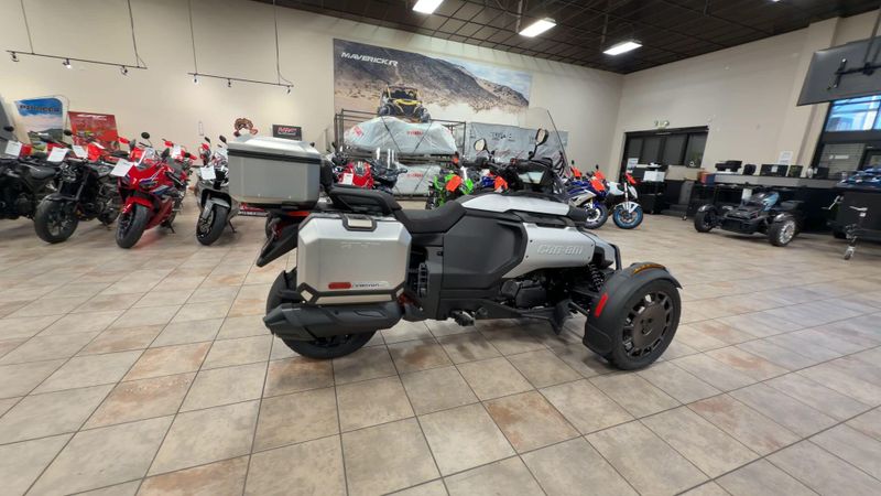 New 2025 Can-Am CANYON XT Image 9