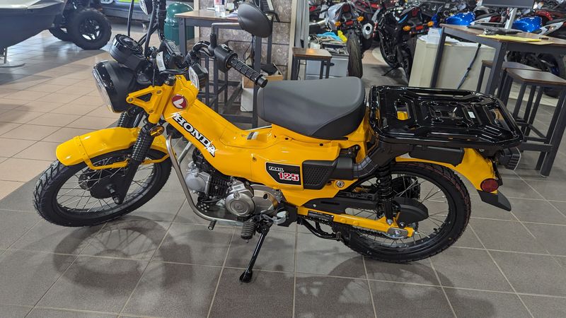 2024 Honda TRAIL 125 TURMERIC YELLOWImage 3