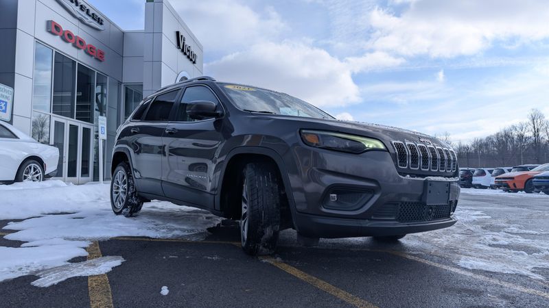 Used 2021 Jeep Cherokee Latitude PlusImage 3