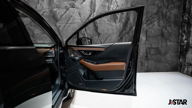 2022 Subaru Outback Touring photo 2