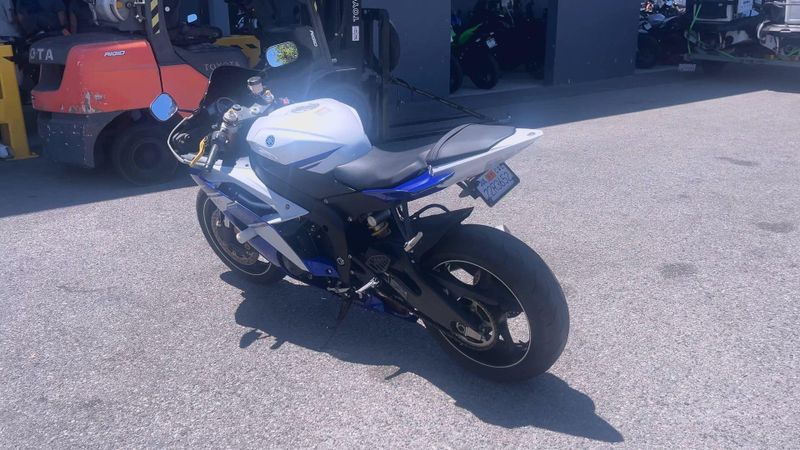 Used 2014 Yamaha YZF-R6 CA Image 2
